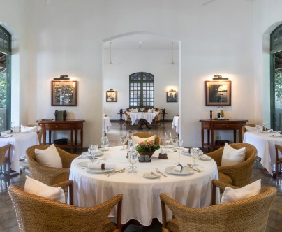 Restorasi Kursi Kafe, Resto & Hotel